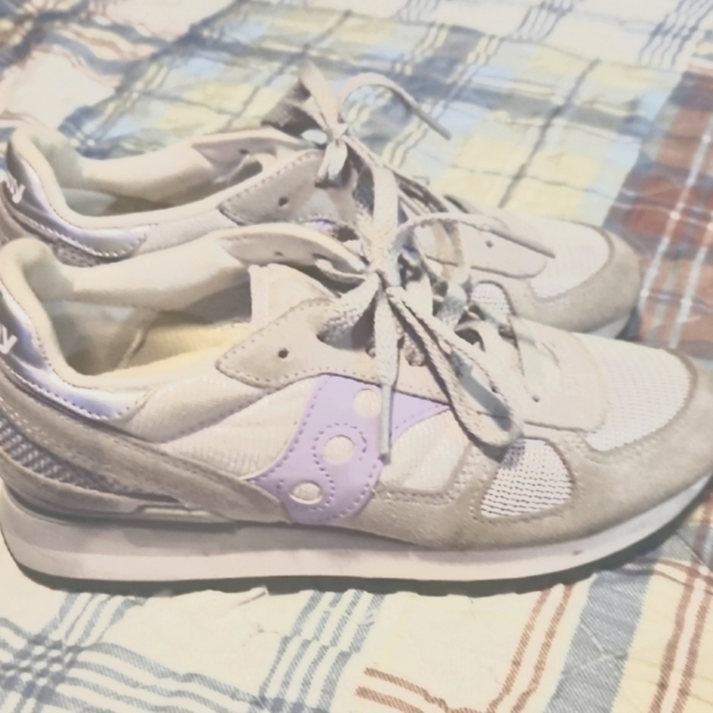 Saucony Gray and Purple Sneakers with Retro Design